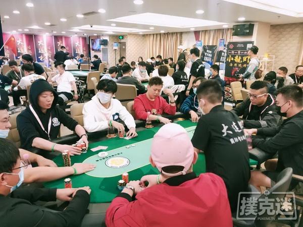 大连杯 | 主赛持续火爆，李欢领衔53人晋级下一轮！