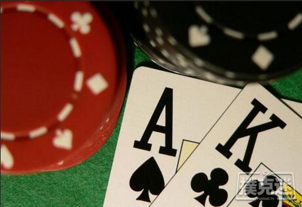德州扑克牌局分析：用AK对抗一个强范围