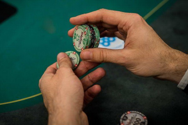 德州扑克锦标赛牌手在筹码量不到25BB时所犯的最大错误