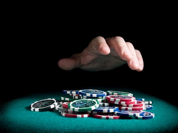 德州扑克让我们来谈谈牌桌上做决定的思维