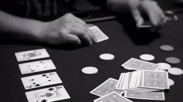 德州扑克让翻牌前的加注更多样化