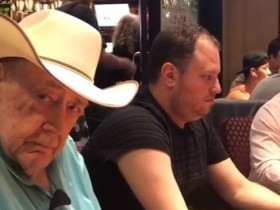 策略文章:Gus Hansen晒扑克教父Doyle Brunson打牌的照片