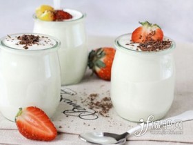 蜗牛扑克:酸奶怎么喝减肥 6大酸奶减肥误区要避免