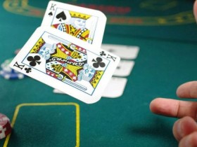 【蜗牛扑克】盘点对方主动亮牌的4种动机，知道了你就可以盘回去 | 德州扑克策略