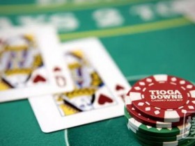 【蜗牛扑克】德州扑克中危险面击中暗三，是下注还是过牌？