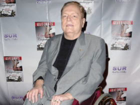 蜗牛扑克：娱乐城老板拉里·弗林特去世，享年78岁