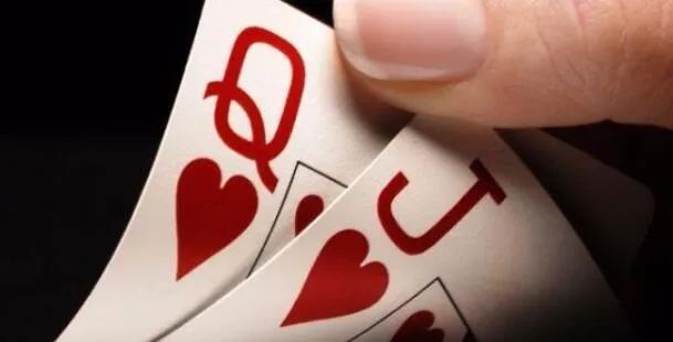 【EV扑克】同花QJ这样玩，才不枉拿到这手好牌！