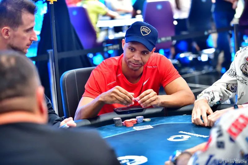 【EV 扑克】Phil Ivey 对疑似作弊手牌发表看法，当事美女牌手提议和盖哥单挑