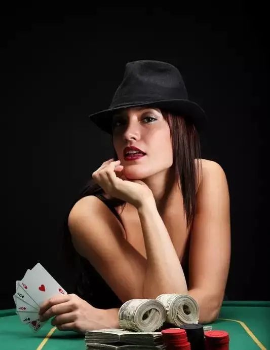 【EV扑克】教学：哪怕手拿中同花，这种情况你也得弃牌！