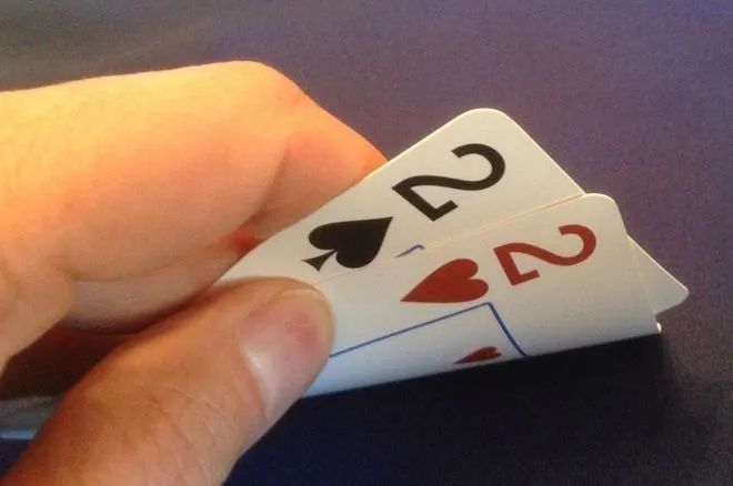 【EV 扑克】策略教学：怎么才能正确得游戏小口袋对？