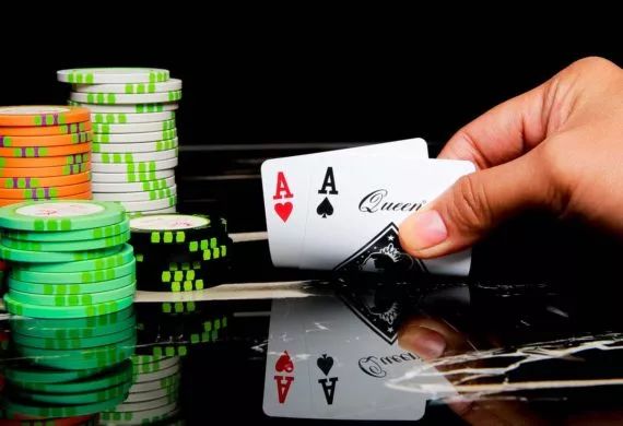 【EV扑克】策略教学：简单实用的紧凶起手牌打法，轻松应对90%的翻牌面【EV扑克官网】