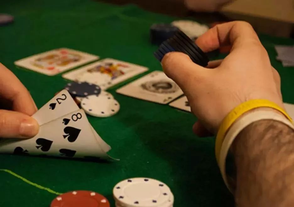 【EV扑克】教学：德州扑克小白“学诈唬”，这一篇就够了！