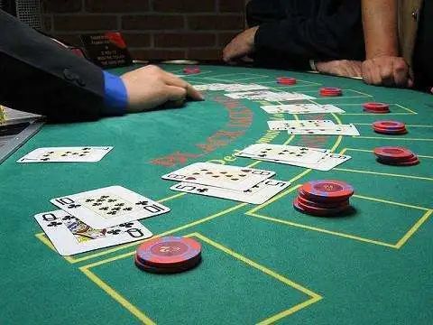 【EV扑克】话题：为什么说扑克是一种技巧性游戏而非赌博？