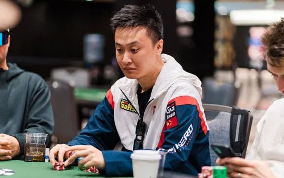 【EV撲克】WSOP | 2.5K锦标赛天津选手徐强领跑11强，金手链越来越近了