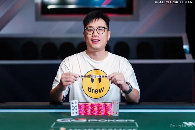 【EV 扑克】2023 WSOP | 美国牌手 Brian Rast 在赛事 43 击败 99 名参赛者  摘得第六条 WSOP 金手链