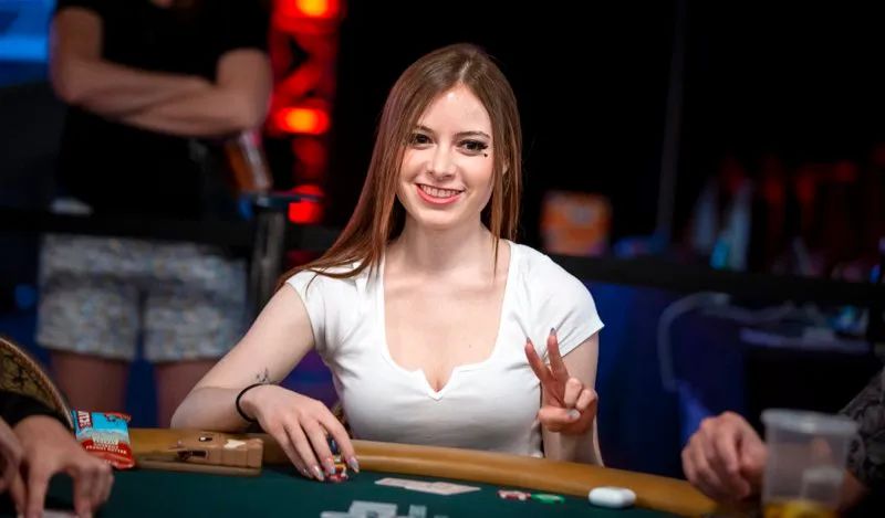 【EV 扑克】国人小姐姐靓丽晋级！一睹 2023 WSOP 女士赛的最美风景