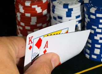 【APT扑克】牌局分析：AK翻前遇到这种情况，可以直接推吗？