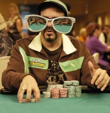 【APL扑克】讨论 | 在牌桌上戴墨镜是个好主意吗？