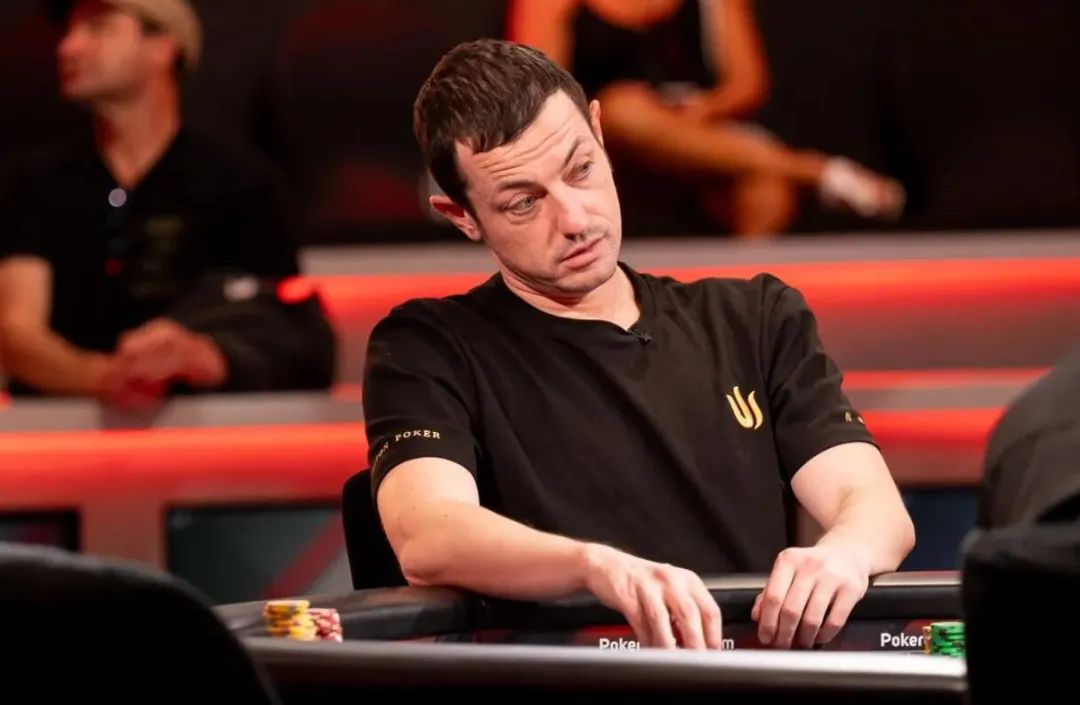 【EV 扑克】Tom Dwan 的这手 27 杂色偷鸡，14 年后再看依然叫绝！