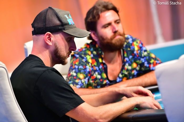 【EV扑克】在WSOP主赛决赛桌被发牌员坑了！这笔账该找谁算？