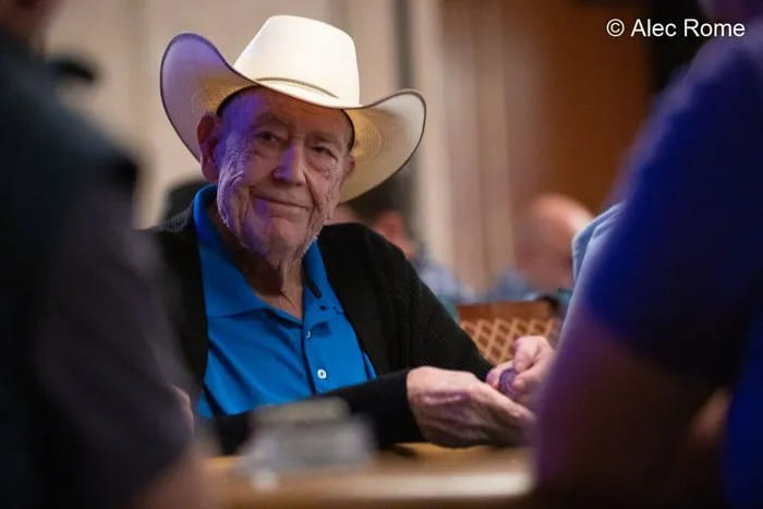 【EV扑克】趣闻 | Doyle Brunson亲笔签名扑克交易卡以1603美元高价成交