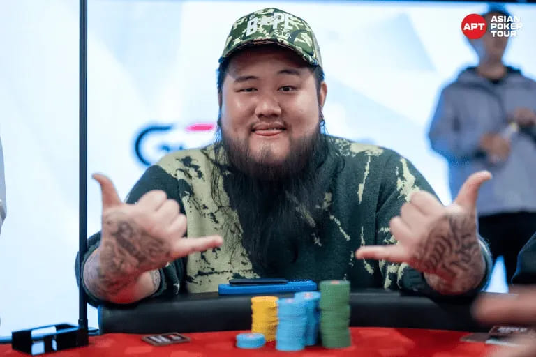 【EV扑克】2025APT冠军赛|双雄崛起!泰国选手Teeraphat与台湾省选手Hong Yu Chen于国家杯开幕赛首轮领跑