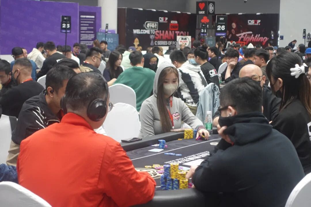 【EV扑克】CSOP汕头体育中心站 | 刺破泡沫 100人奖励圈诞生 陈一先462万记分牌领跑 双冠王林伯飞