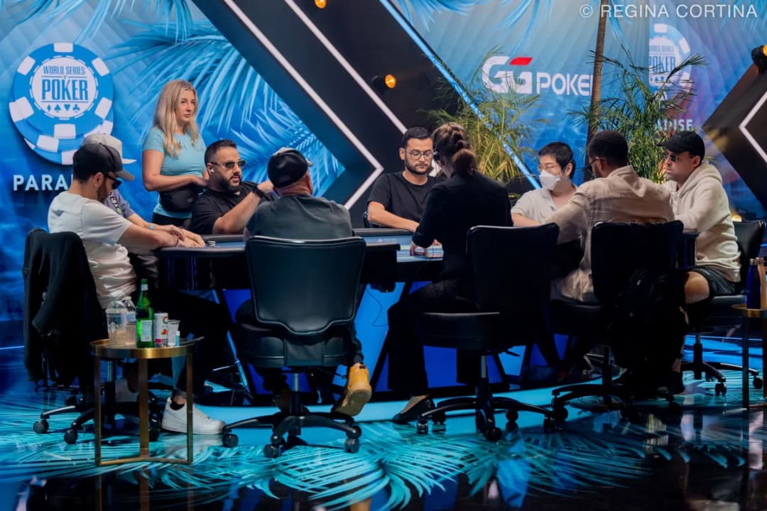 【EV扑克】WSOP天堂岛超级主赛最下头一刻：职牌拿AA故意长考1分钟！