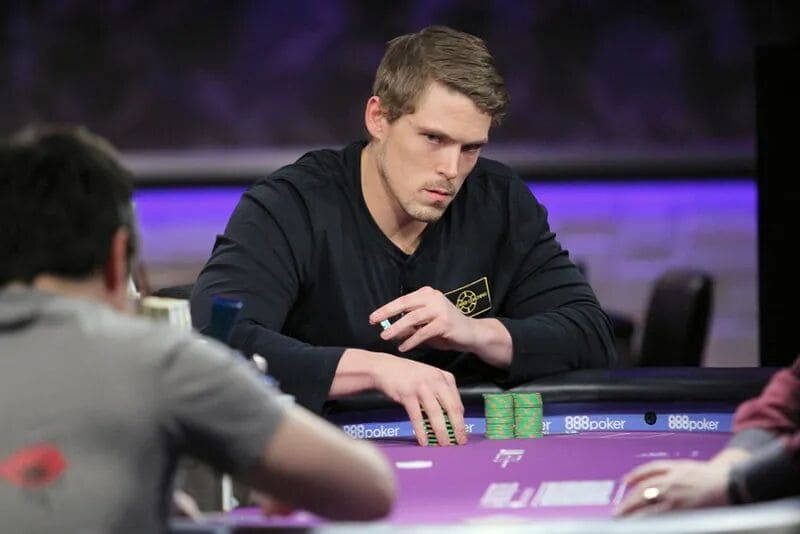 【EV扑克】被老师断言“会进监狱”的孩子，靠打牌赚了3.8亿