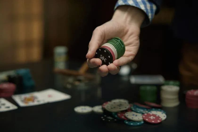 【EV扑克】研究揭示：决策疲劳成扑克玩家隐形“杀手”，长期对局稳定性面临挑战