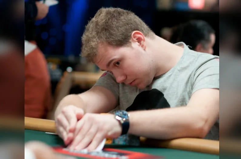 【EV扑克】一旦出现这8个迹象，继续打扑克就是在给对手送红包