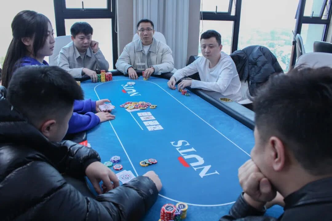 【EV扑克】洞庭湖杯NT1 | 半决赛日巅峰对决启幕,9人决赛桌产生