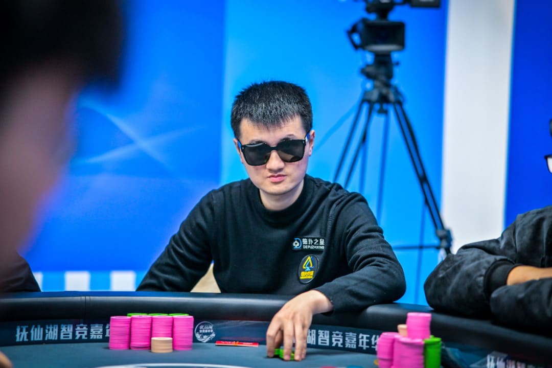 【EV扑克】抚仙湖杯广安站 | 从536到1！贺星越一路过关斩将，加冕 “抚仙湖杯” 主赛冠军！