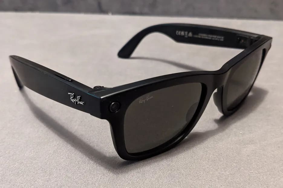 【EV扑克】牌桌上遇到个“赌神”，直到我看见他眼镜腿上的蓝光....