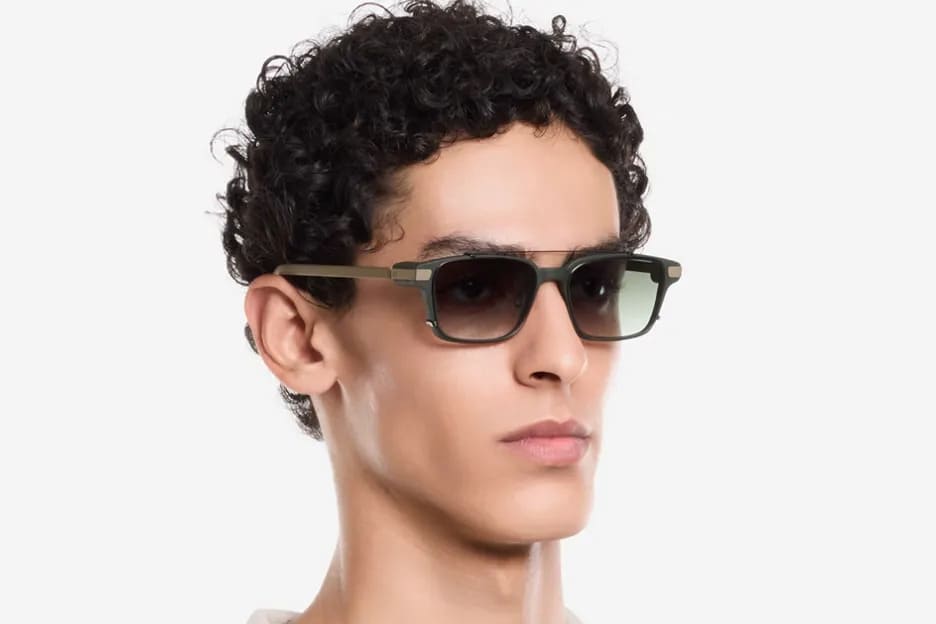 【EV扑克】牌桌上遇到个“赌神”，直到我看见他眼镜腿上的蓝光....