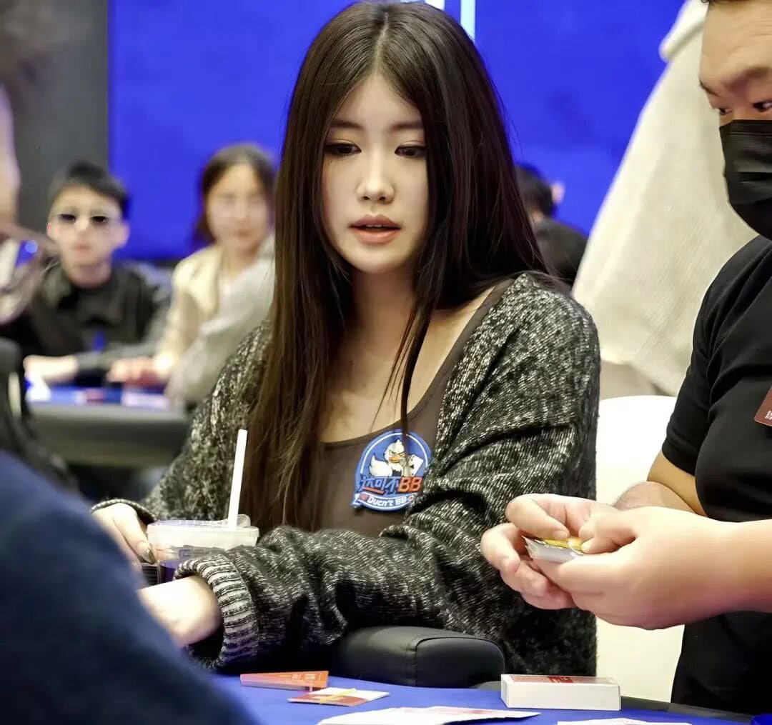 【EV扑克】第四届阳羡杯 | 不止颜值更有实力！朱紫雯首战夺冠惊艳阳羡杯