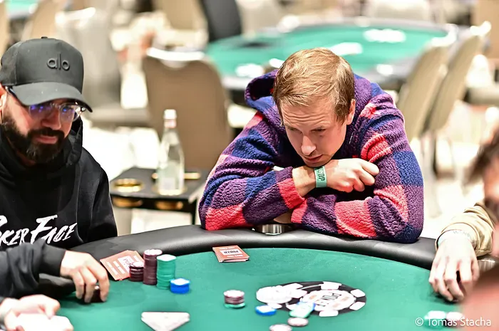 【EV扑克】WSOP一场比赛两大名场面：发牌错误送走短码，Isildur1诈唬成功却主动弃牌