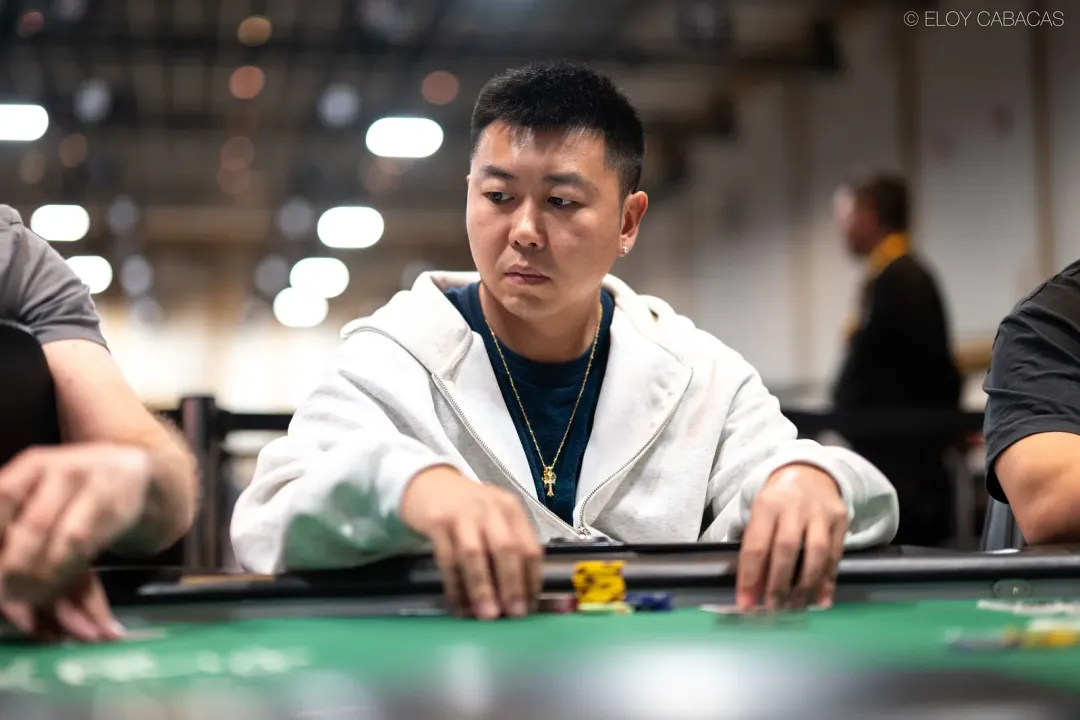 【红龙扑克】金手链得主王阳一枝独苗闯入豪客赛决赛，夺冠希望很大！